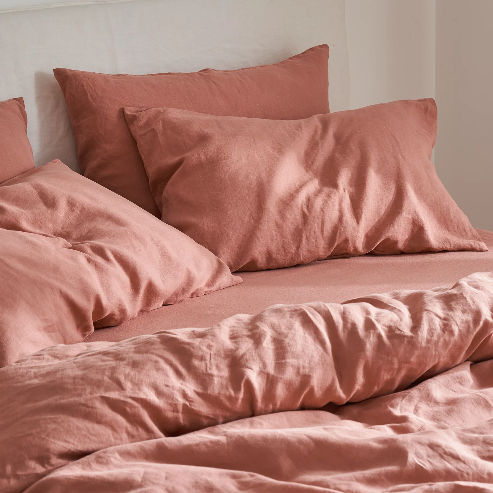 French Flax Linen Pillowcase Set in Rosa - Image 5