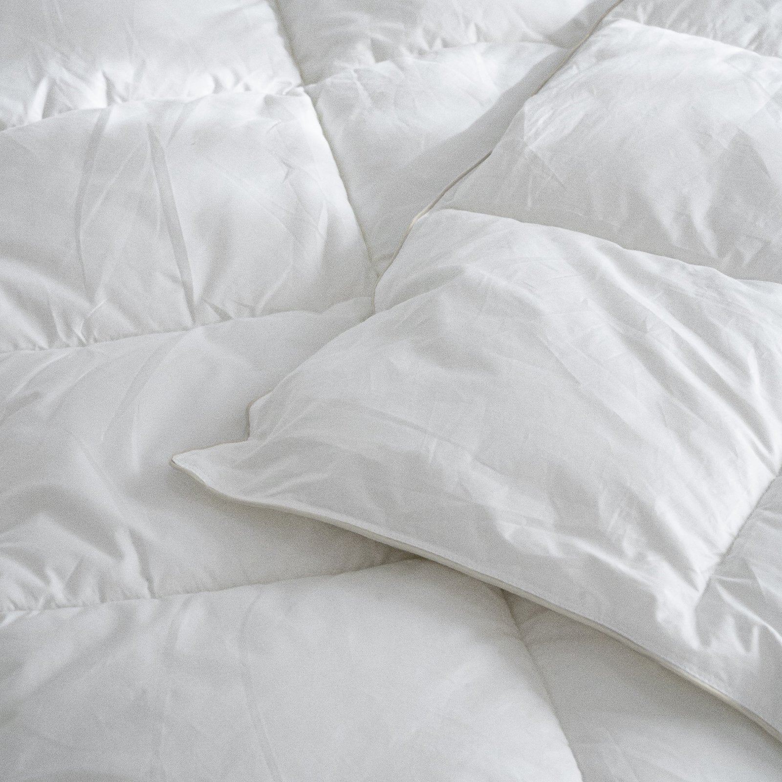 Hotel Cloud Collection™ Luxury 5 Star Hotel Quilt - Image 3